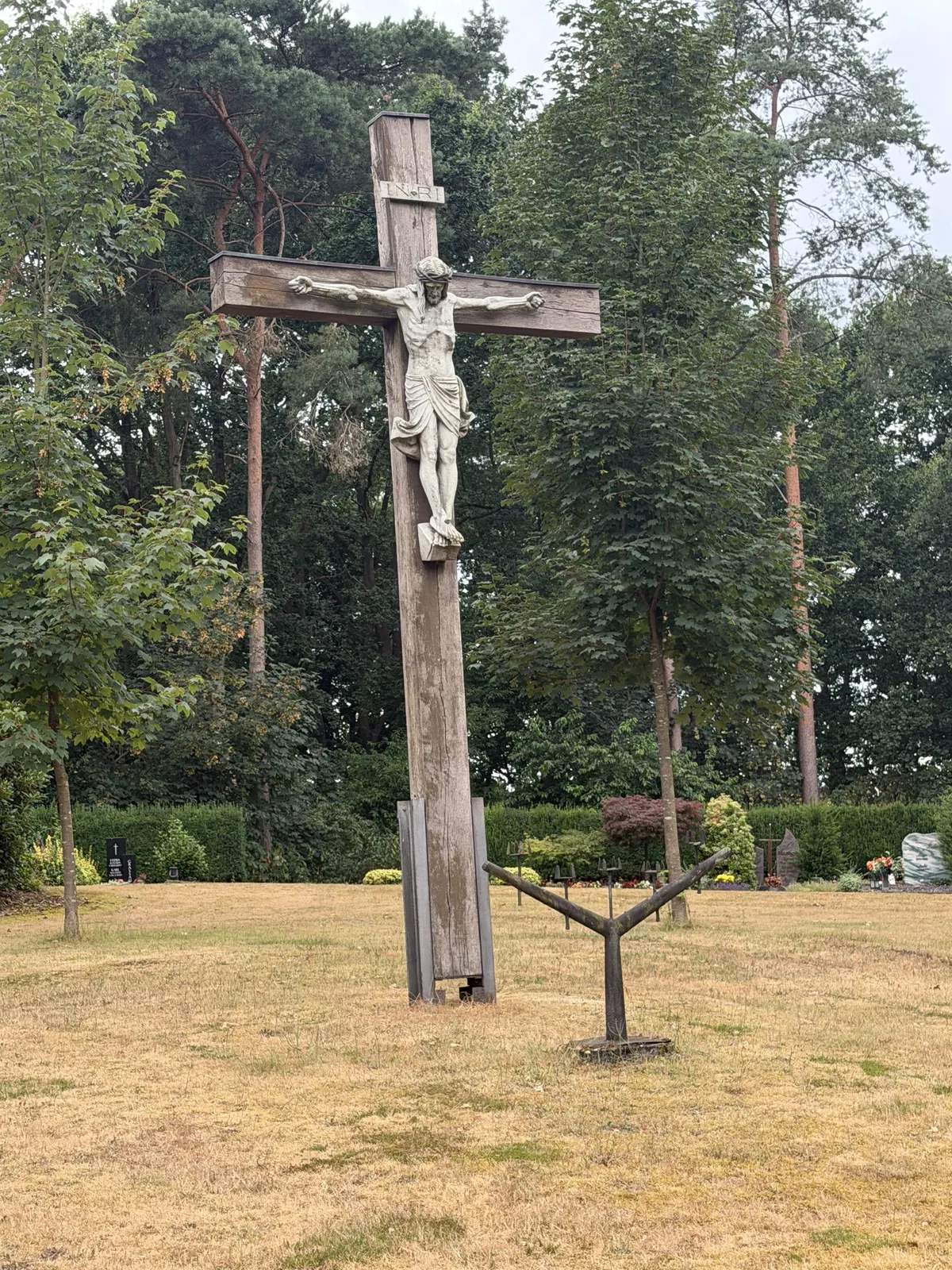 Holzkreuz auf dem Friedhof Hausdülmen