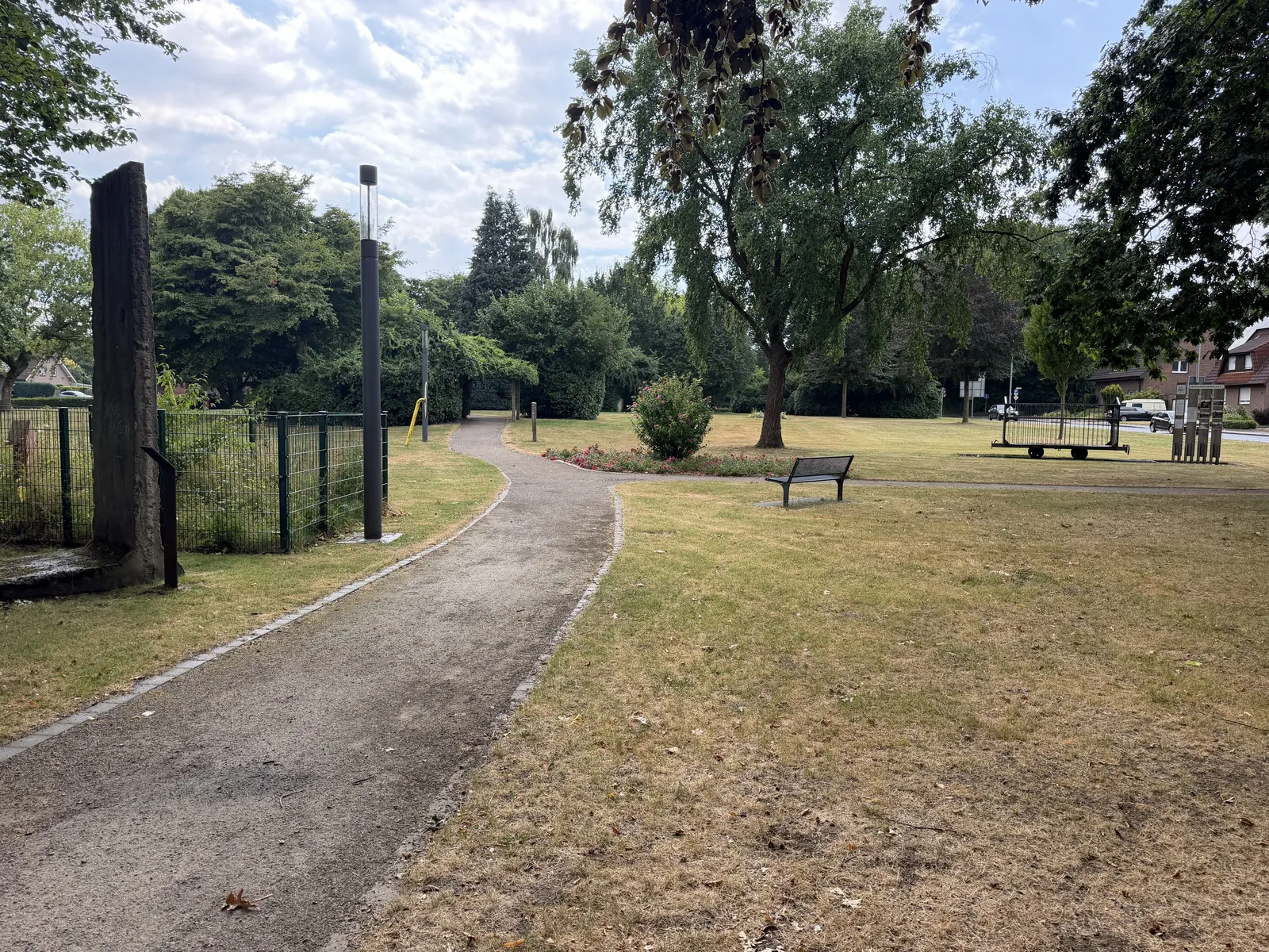 Weg durch den Park der Generationen in Merfeld