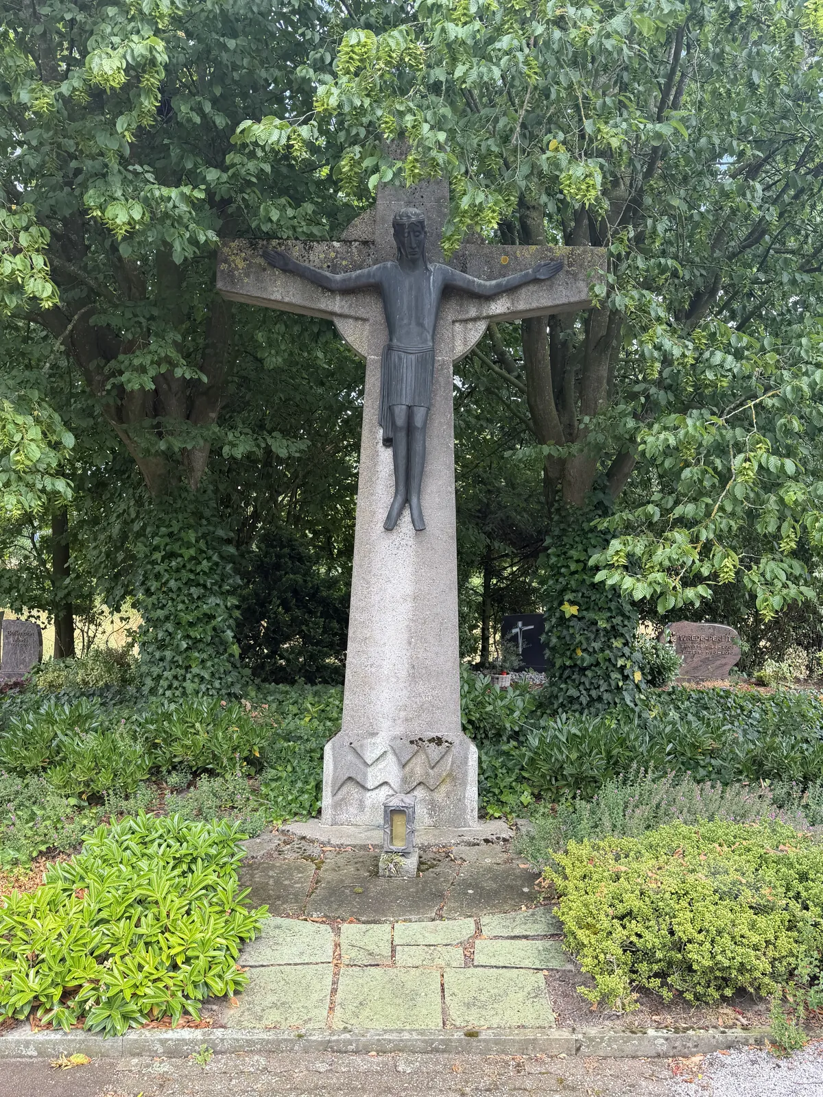 Hochkreuz auf dem Friedhof Rorup